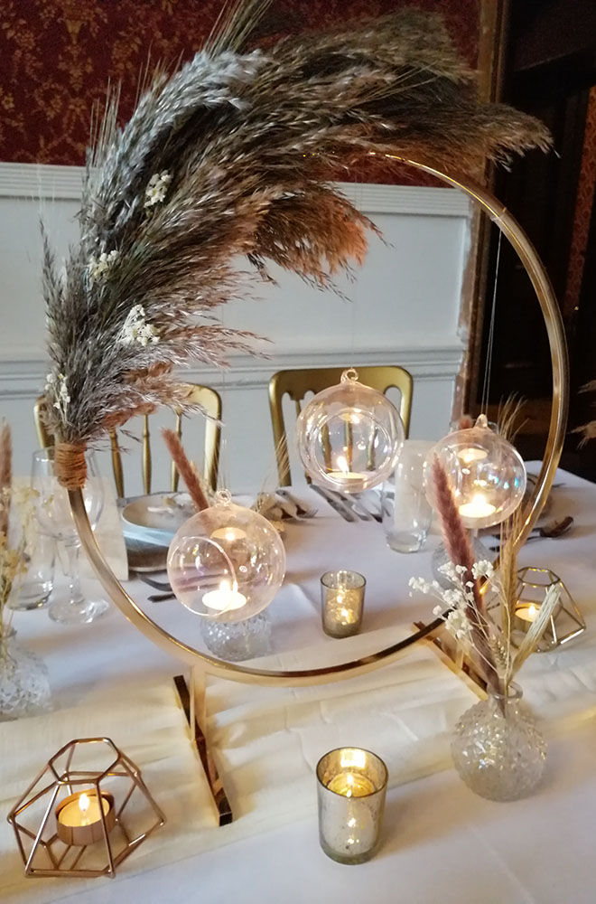 Wedding table centrepiece loop with candles